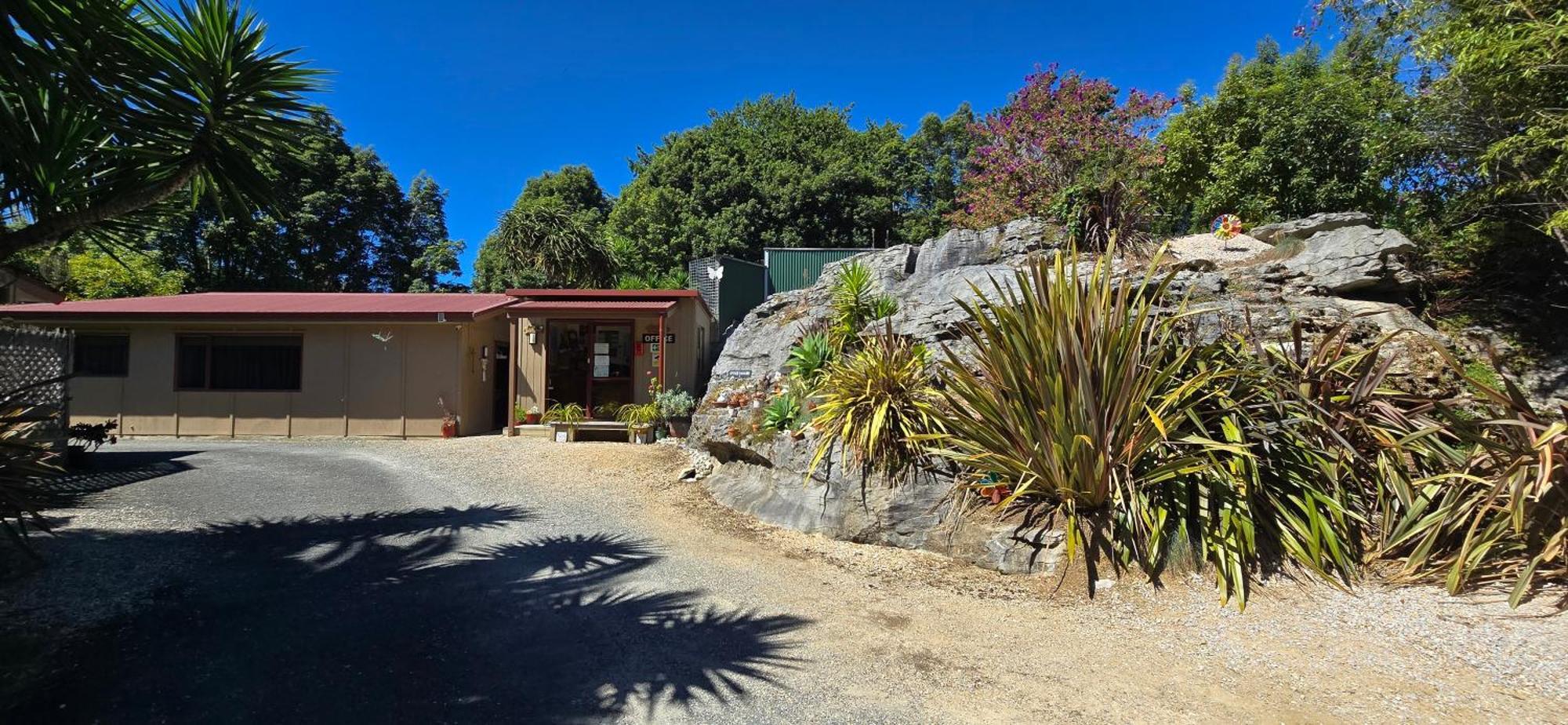 The Rocks Chalets Takaka Bagian luar foto