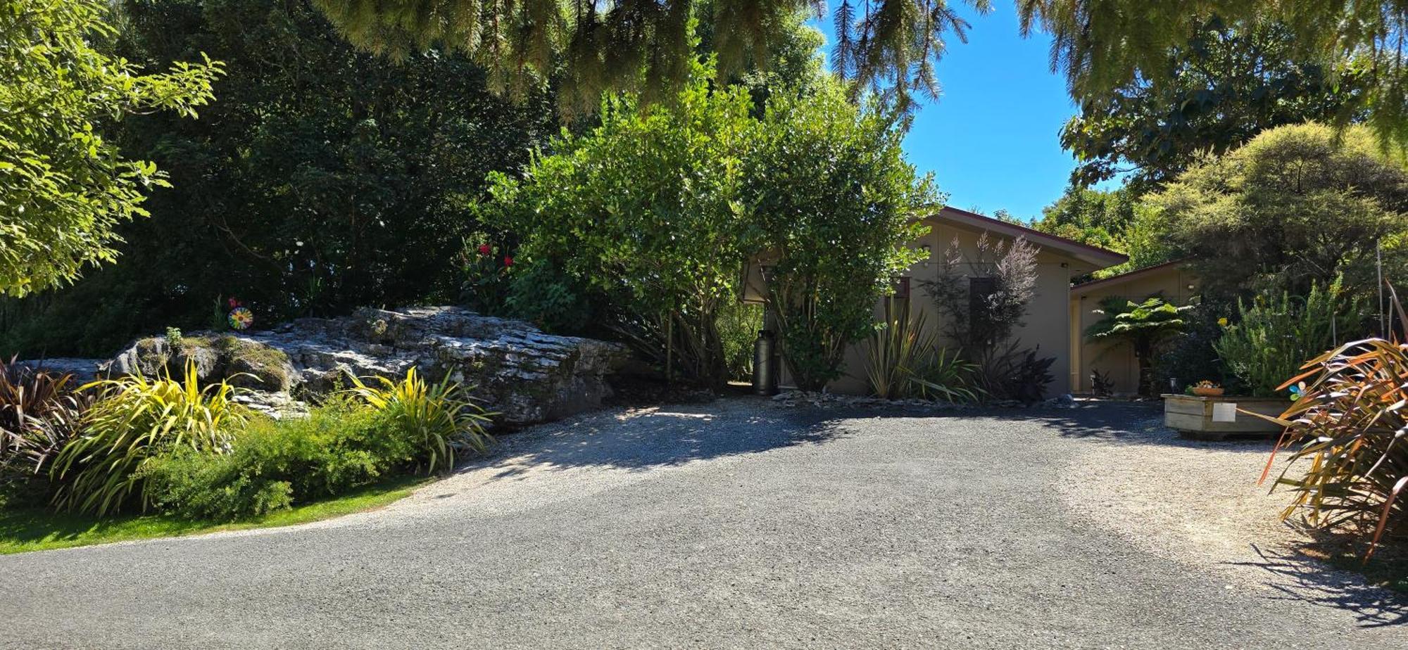 The Rocks Chalets Takaka Bagian luar foto