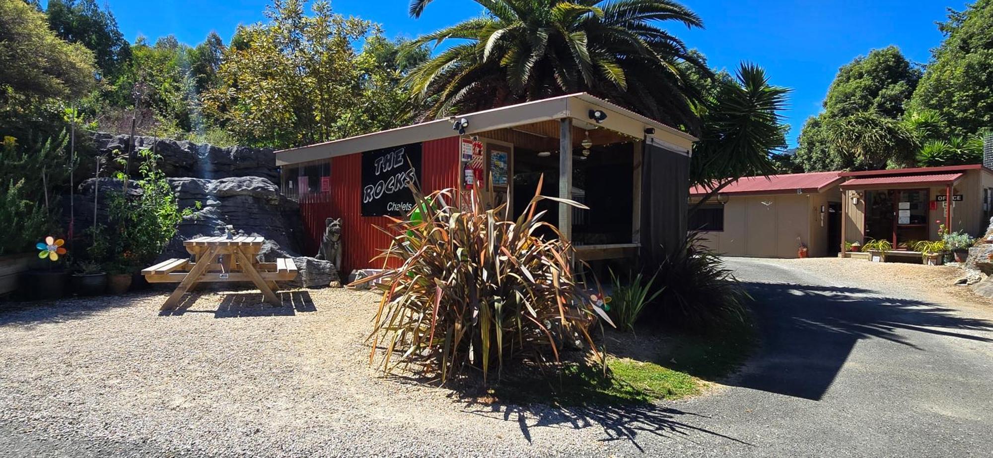 The Rocks Chalets Takaka Bagian luar foto