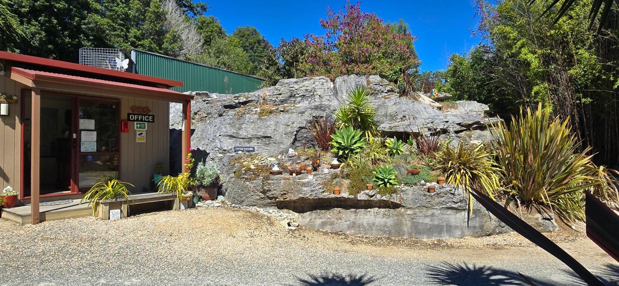 The Rocks Chalets Takaka Bagian luar foto