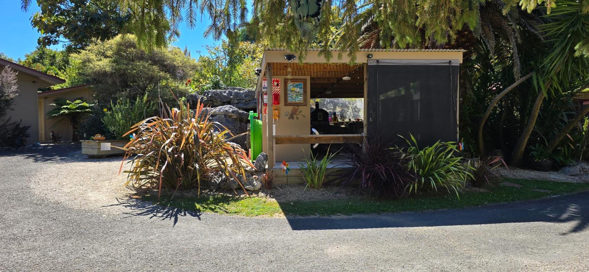 The Rocks Chalets Takaka Bagian luar foto